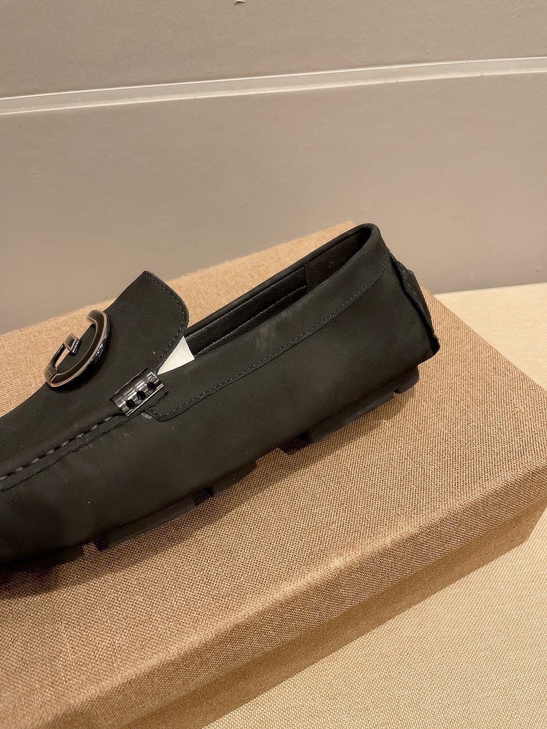Gucci Men's Black Metal-Detail Loafers - Driving-Style Rubber Sole